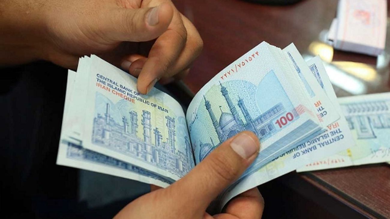 مشاغلی که صاحبانشان در ایران پول پارو میکنند