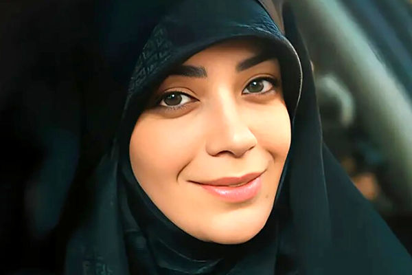 ویدیو سکانس عبرت‌انگیز سریال آوای باران: گدایی زیور بدجنس بدون کفش و با لباس پاره