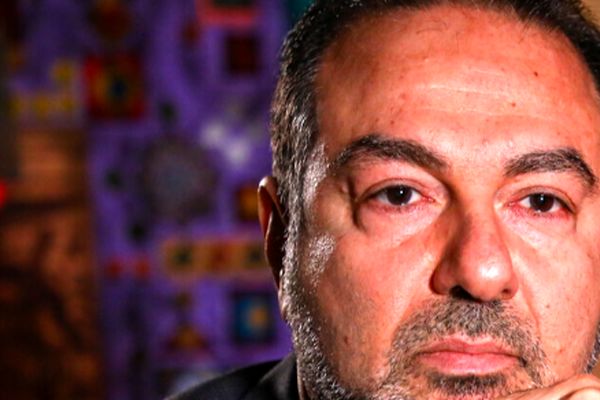 درگیری لفظی معاون وزیر بهداشت با یک خبرنگار با الفاظ ناشایست /  یه الف بچه نشسته داره حرف مفت می زنه»!