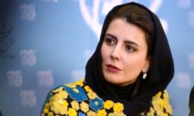 این زن خیلی خوشگل مادر لیلا حاتمی است / قبل انقلاب همه به دنبال این زن بودند !