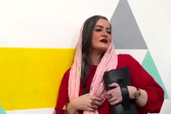 جذابیت نعیمه نظام‌دوست با لباس‌های رنگارنگ در یک مراسم لوکس