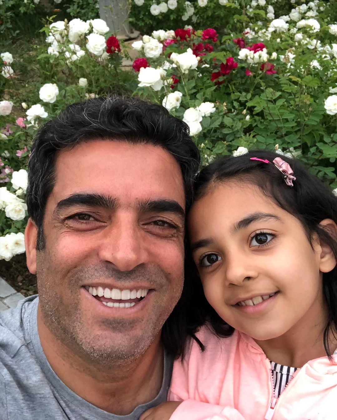 تصاویر تازه منوچهر هادی و دخترش با ژست‌ بامزه