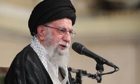 کسانی که می‌گویند چرا با آمریکا مذاکره مستقیم انجام نمی‌دهید و مسائل را حل نمی‌کنید ظاهربین هستند