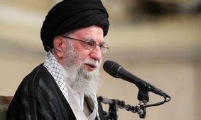 کسانی که می‌گویند چرا با آمریکا مذاکره مستقیم انجام نمی‌دهید و مسائل را حل نمی‌کنید ظاهربین هستند