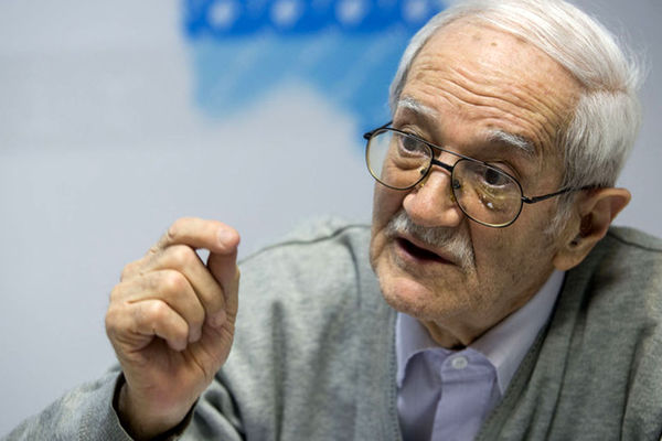 چرا ابراهیم رزاقی می‌گوید اقتصاد ایران در آستانه بحران بزرگ است؟