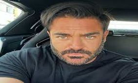 رونمایی گلزار از ماشین فوق میلیاردی اش / تازه داماد با ماشین قرمزش چقدر پز میده !