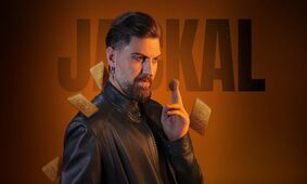 پاسخ تند امیرحسین فتحی به جنجال‌های ازدواج پریناز ایزدیار و پدرش! +فیلم