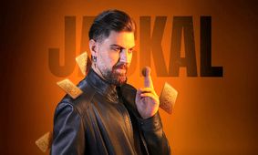 پاسخ تند امیرحسین فتحی به جنجال‌های ازدواج پریناز ایزدیار و پدرش! +فیلم