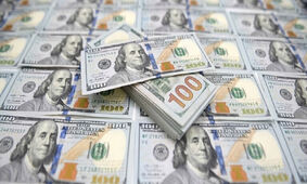 دلار چرا از 70 هزار تومان کمتر نمی‌شود؟ / تحلیل دو گروه تأثیرگذار