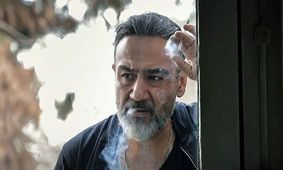 ماجرای عجیب چسباندن گوش مهران غفوریان با چسب توسط کارگردان جنجالی! + فیلم