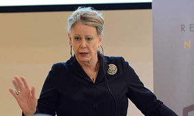 آشنایی با دیردره مک‌کلوسکی و تاثیر او بر علم اقتصاد! + بیوگرافی اقتصاددان برجسته