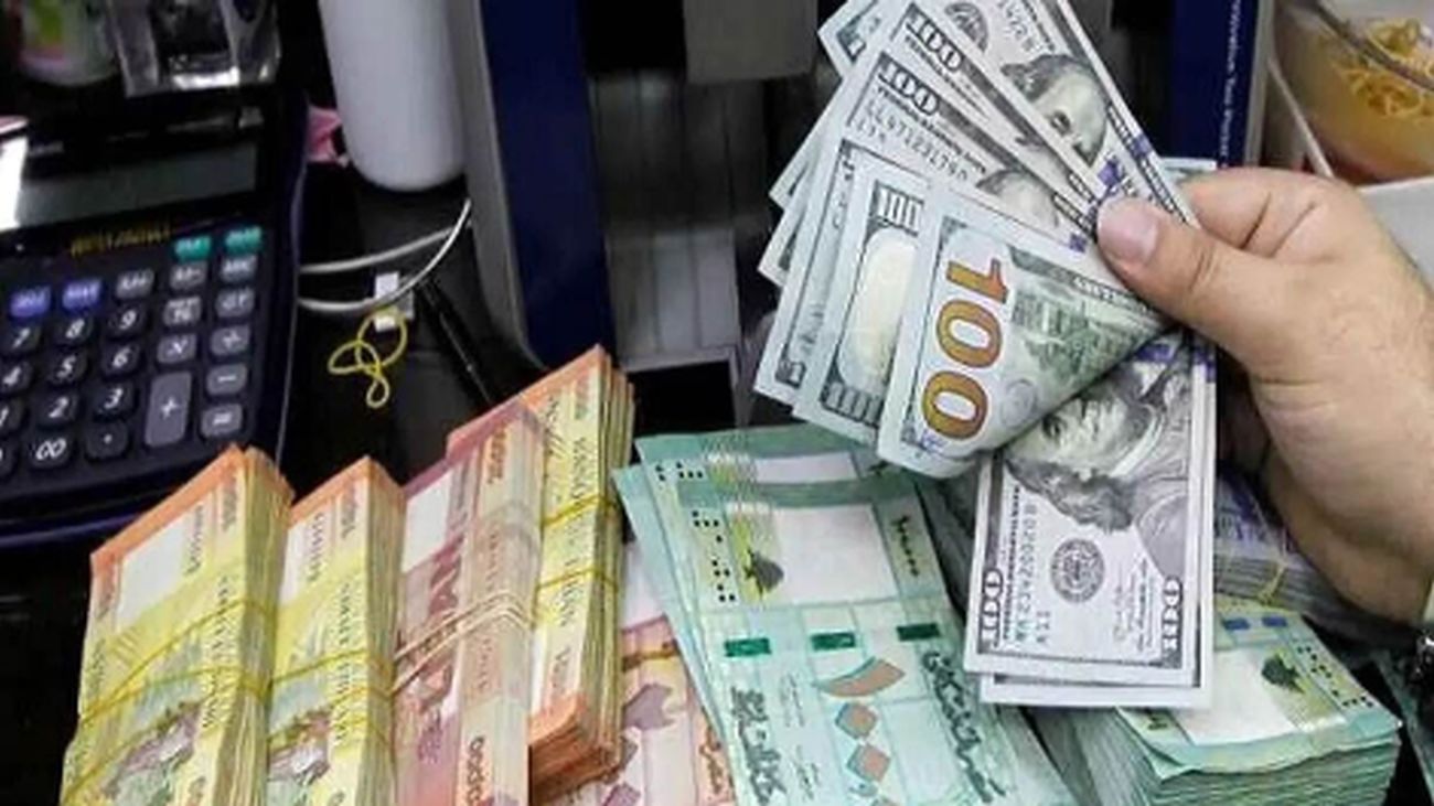 رشد انفجاری دلار / تحلیلگران سقف ۱۱۰ هزار تومان را پیشبینی میکنند!